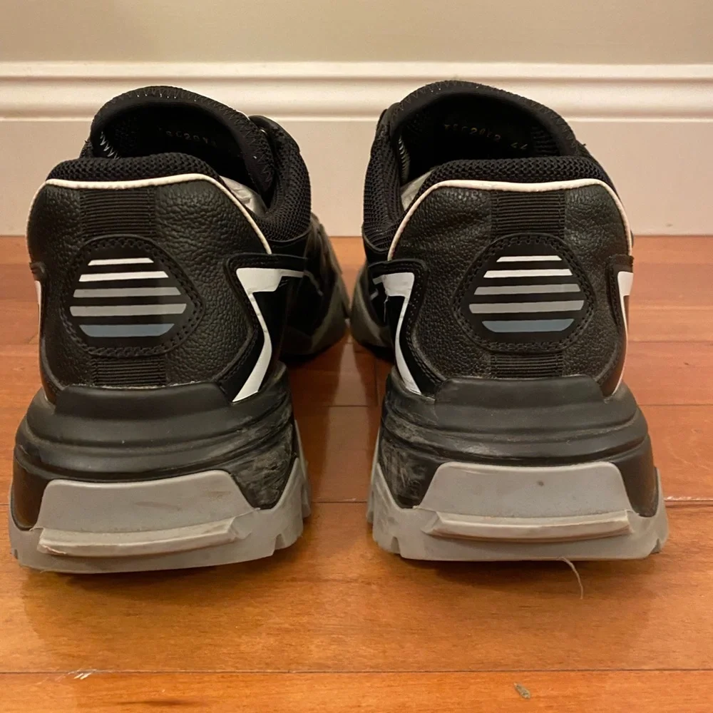 Authentic Valentino Sneakers - Picture 3 of 6